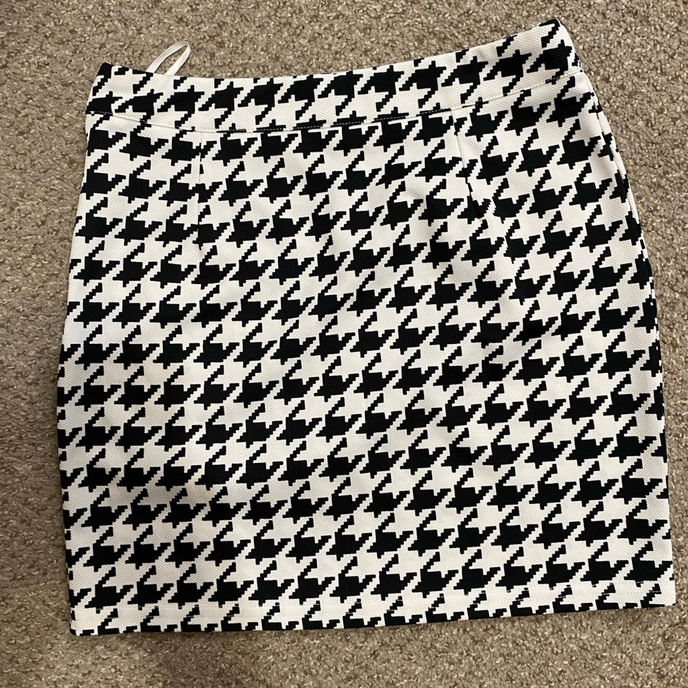Houndstooth print mini skirt